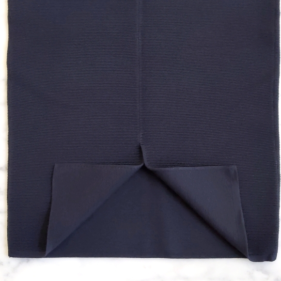 NWT. Uniqlo Cotton and Nylon Ripple Long Pencil Skirt. - Picture 6 of 8